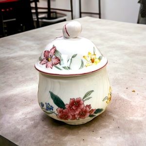 Villeroy & Boch Flora Bella collection porcelain sugar bowl